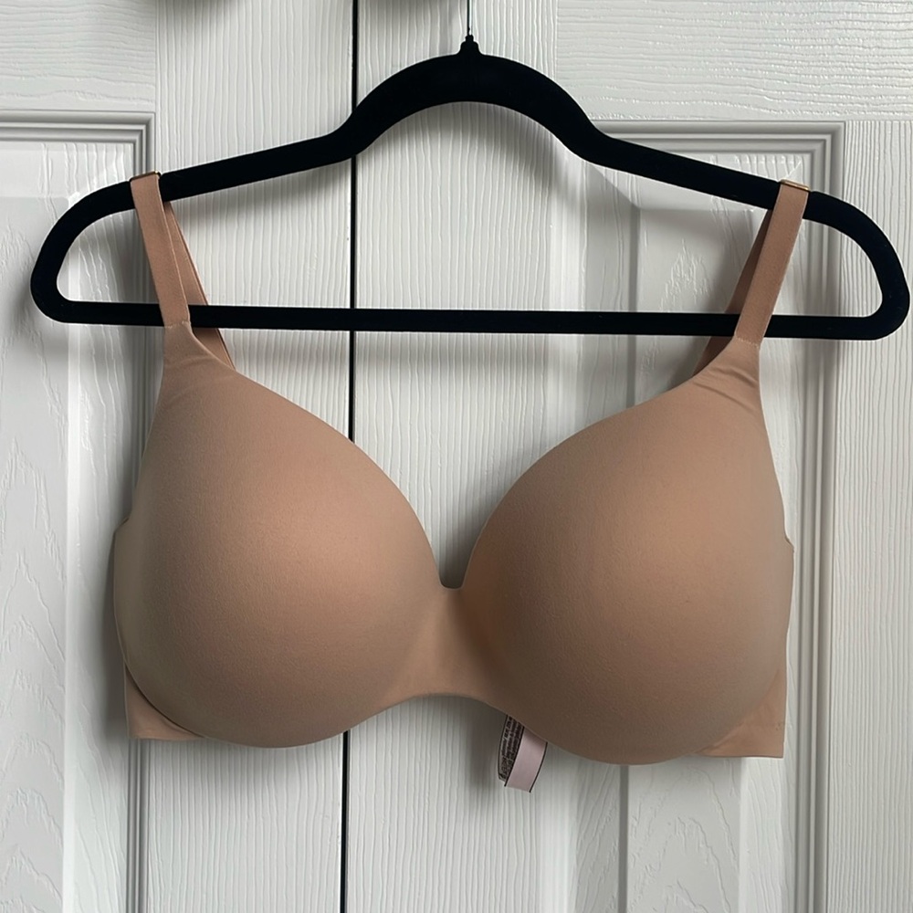 Victoria’s Secret “Incredible” lined perfect coverage bra in great shape! 34DDD